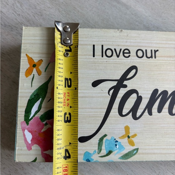 NWT Floral Family Sign Decor “I love our family” - Picture 2 of 5
